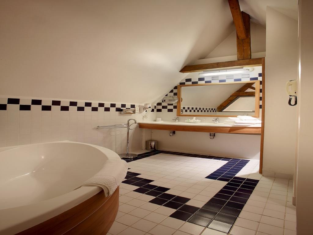Hotel Ombremont Jean-Pierre Jacob 勒伯吉特杜拉克 外观 照片