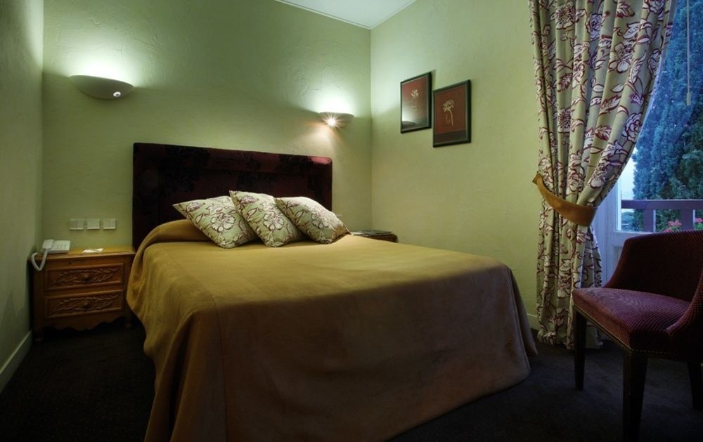 Hotel Ombremont Jean-Pierre Jacob 勒伯吉特杜拉克 外观 照片