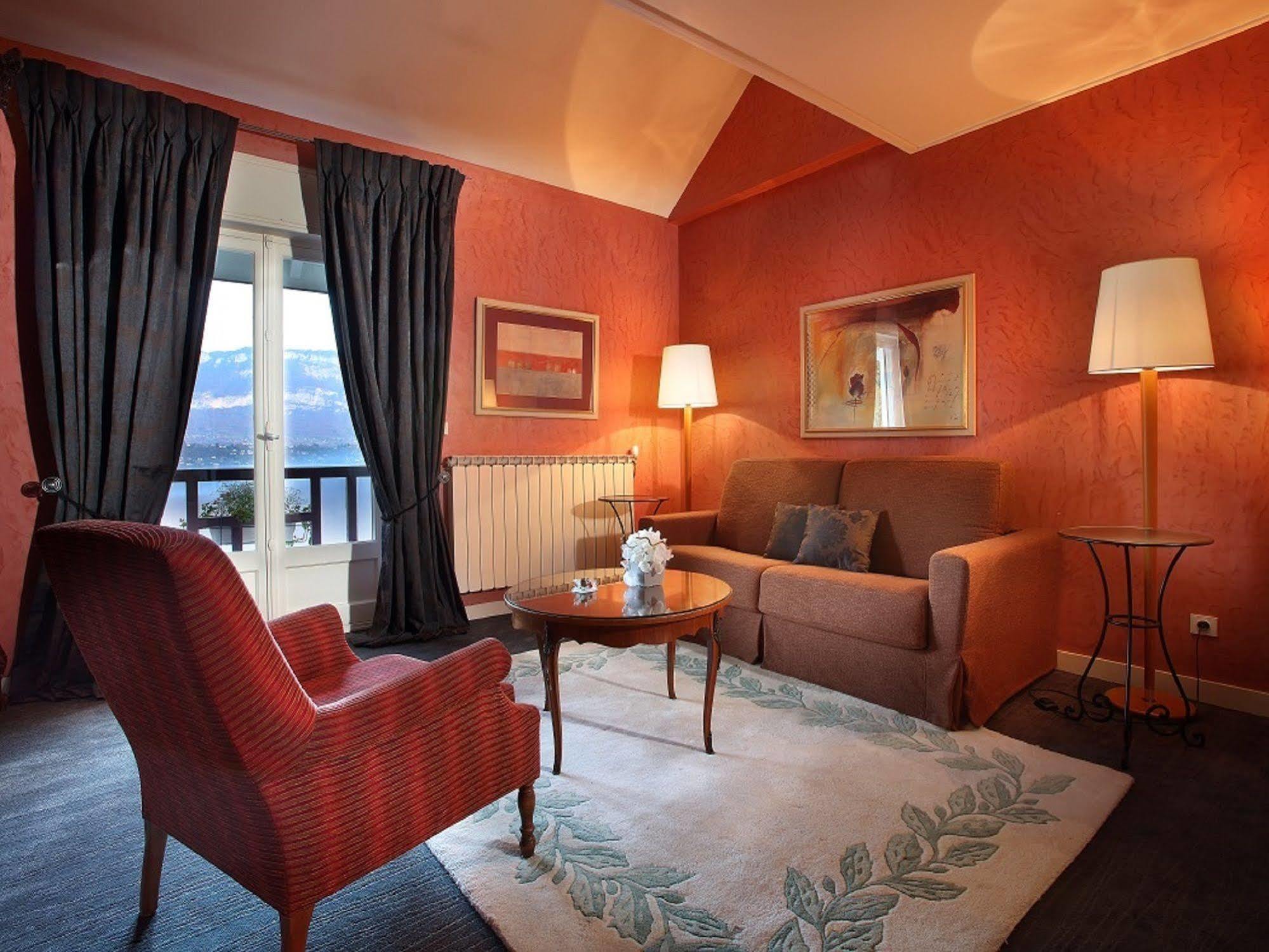 Hotel Ombremont Jean-Pierre Jacob 勒伯吉特杜拉克 外观 照片