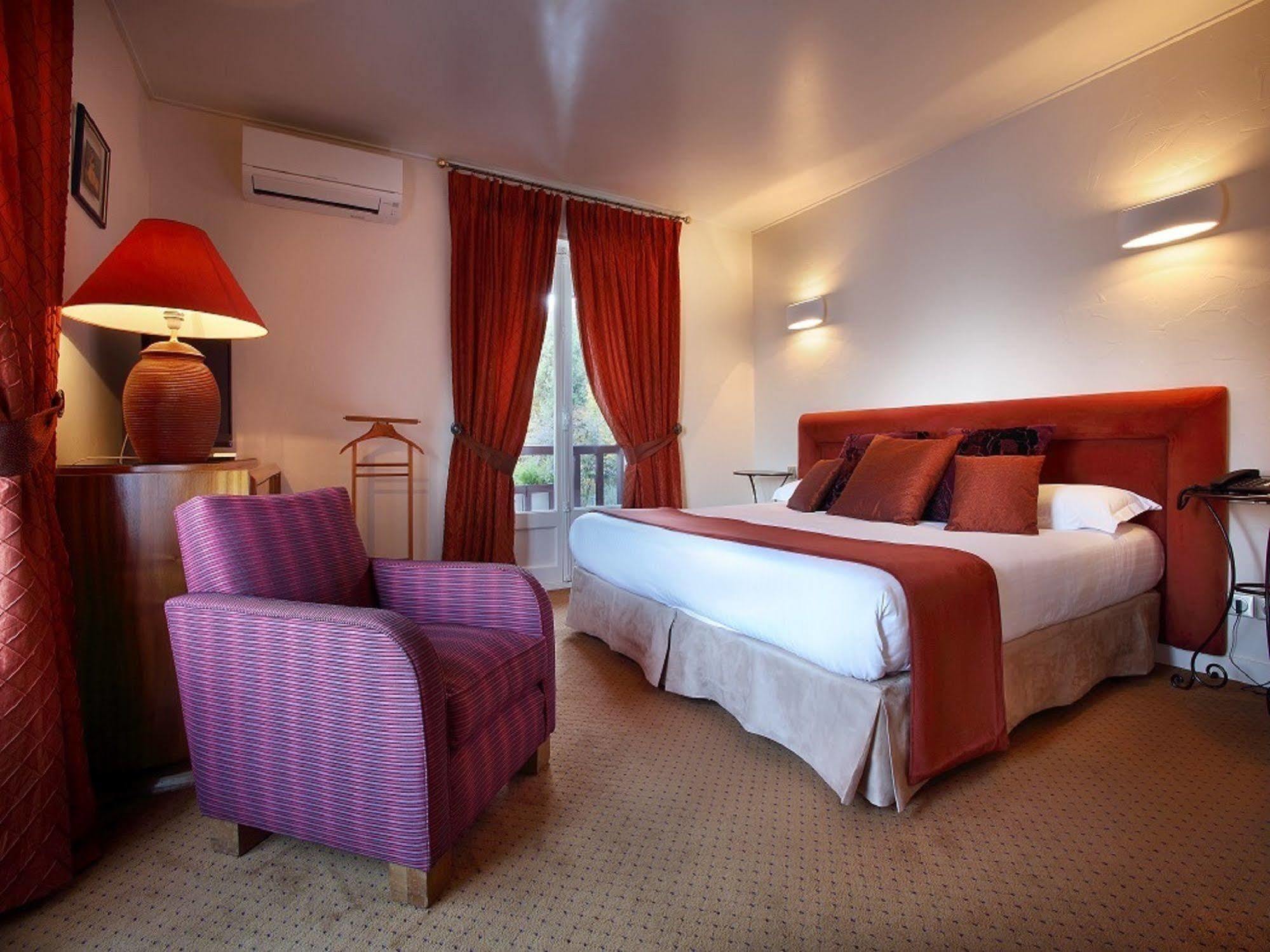Hotel Ombremont Jean-Pierre Jacob 勒伯吉特杜拉克 外观 照片