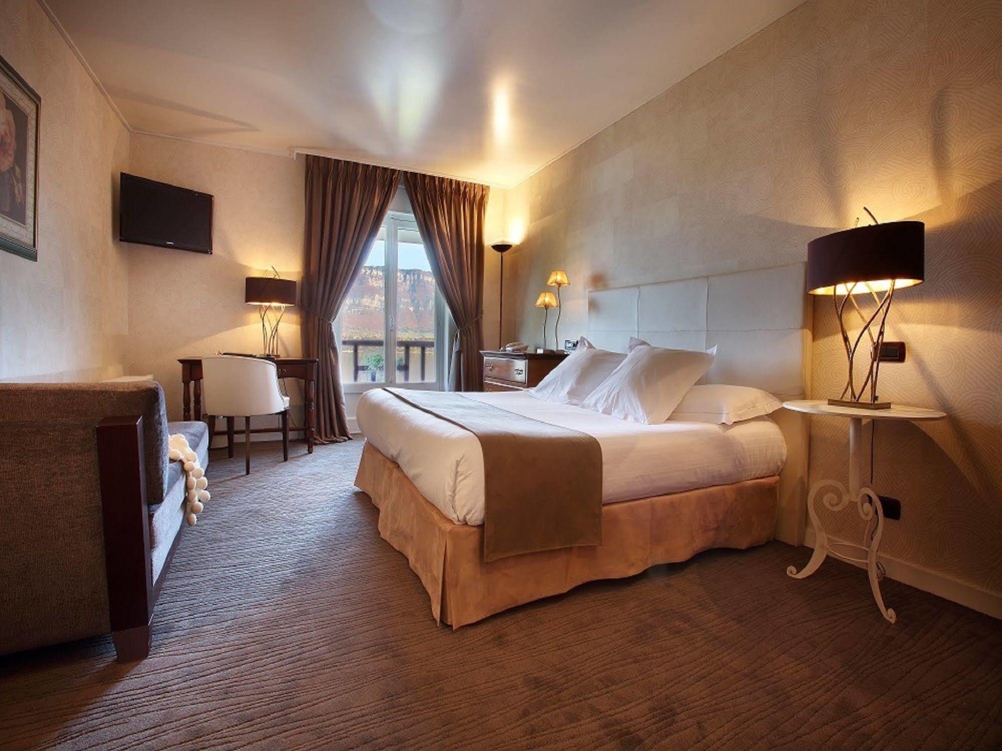 Hotel Ombremont Jean-Pierre Jacob 勒伯吉特杜拉克 外观 照片